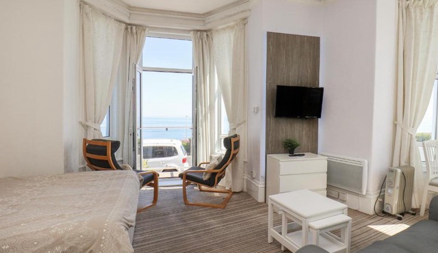 2 Beach View Beaconsfield House
