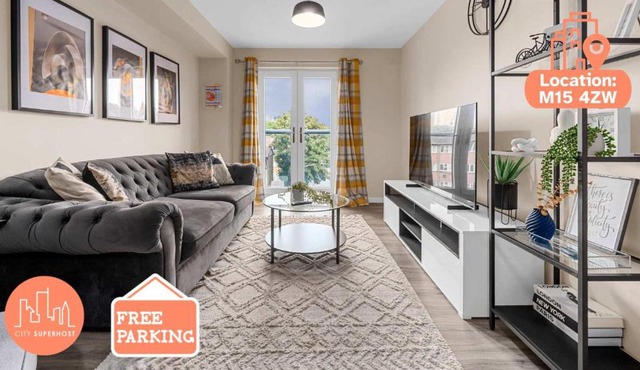 2 Bed City Centre Flat Balcony Free Parking