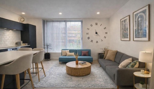 3 bedroom duplex flat Cardiff close to UHW & city centre