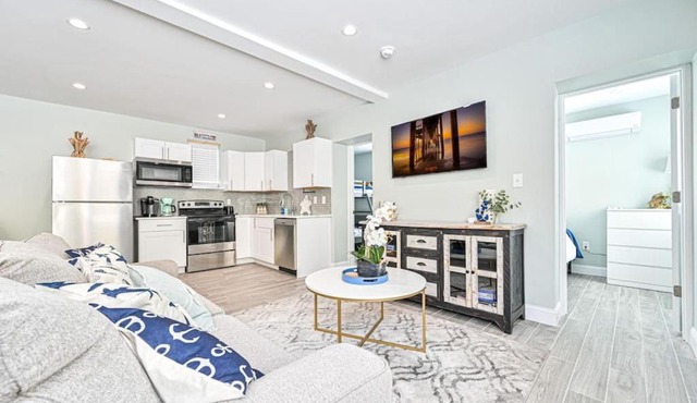 318 E Youngs Ave Unit 1 Seaside Serenity Salty Shore Retreat