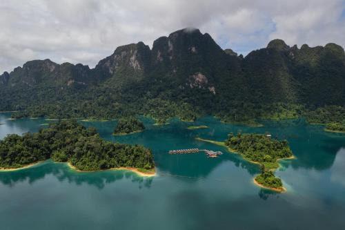 360 issara Floating Resort