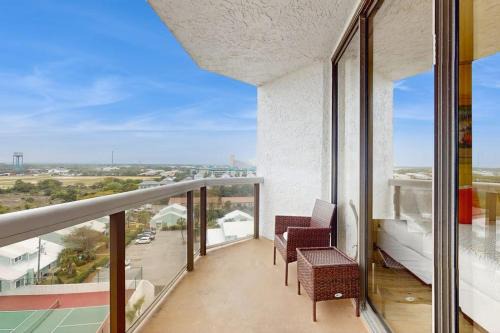 Beachfront resort studio with pool hot tub & easy beach access
