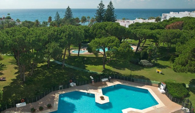 Beachside Luxury Apartment in Puerto Banus - Club Playas del Duque