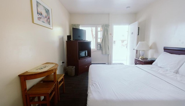 Beachside Motel