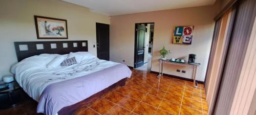 Bed and breakfast close to airport, beaches and attractions