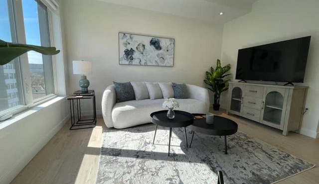Bright warm & spotless 1 BR in North End Halifax