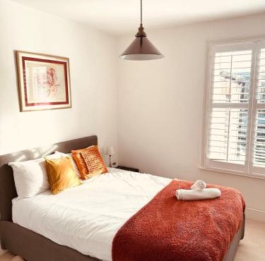 Central Cambridge with Free Parking and Pets welcome