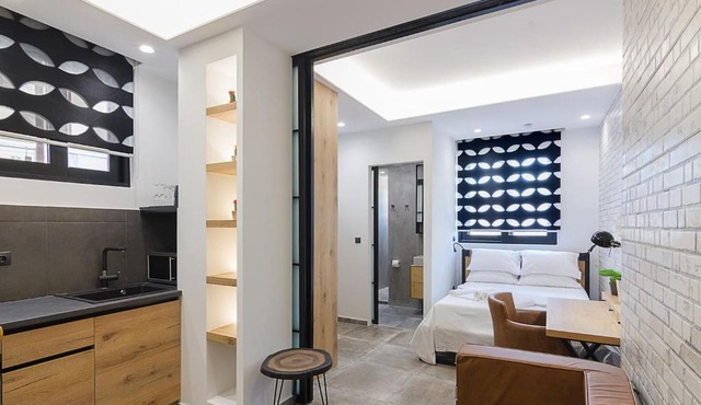Centrally located studio next to Syntagma sq.