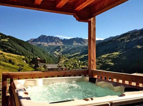 Charming Chalet w/Mountain & Slope Views, Jacuzzi