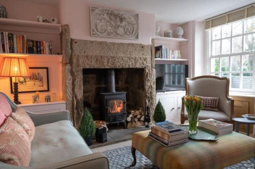 Charming Coates Cottage