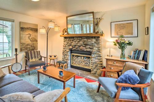Charming Rockaway Beach House, Walk to Ocean!