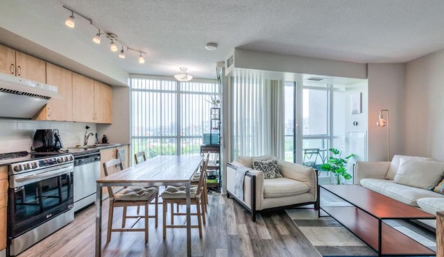 Chic 1BR plus Den Condo with Fast WiFi and Free Parking