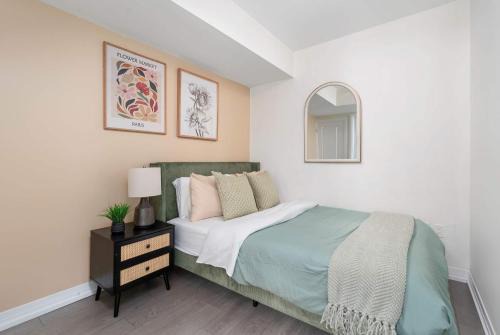 Chic 2BR Condo Toronto Core Steps to Eaton Centre