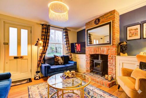 Chic Pet-Friendly Cottage, Fireplace, Wivenhoe