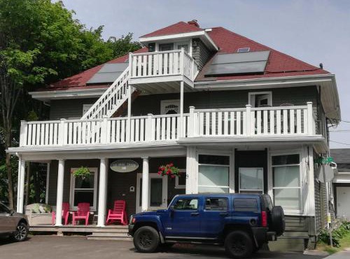 Colonial Charm Inn