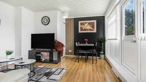 Comfortable & Cosy Tranquil Two-Bedroom Apt