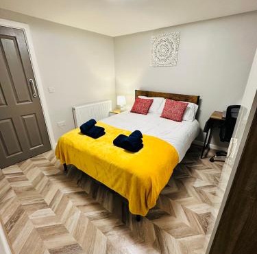 Comfy Studio Flat and Workspace near Ashton-U-Lyne Station