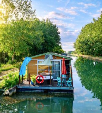 Cottage flottant nature, Jacuzzi Privé en supplément près de Dijon