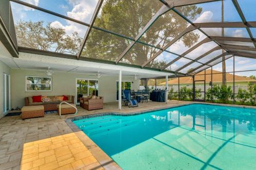 Disney Day Trips! Lakefront Home w/Heated Pool