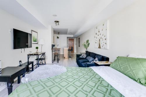 Downtown Toronto Condo Suite Near Waterfront - Free Parking & Transit Nearby