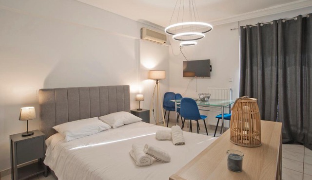 Ella Suite Piraeus Stylish St, Balcony & Sea View