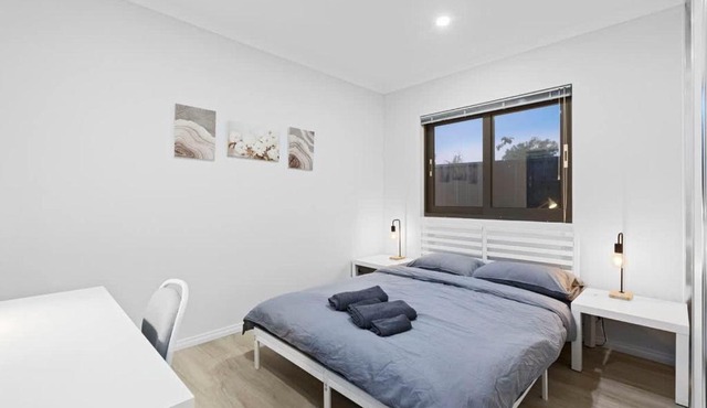 Executive Queen Room 7 Walk to Curtin University