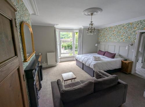 Four Seasons Guesthouse