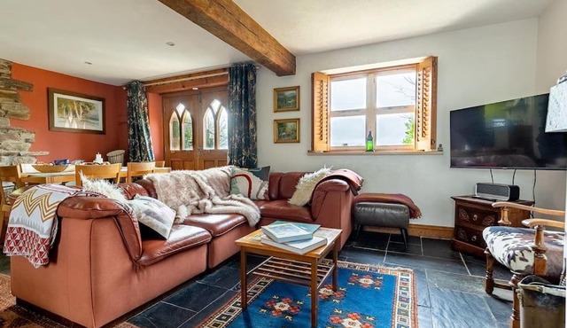 HIGH TREES BYRE - Two bed Cottage with Log Burner & Incredible Views