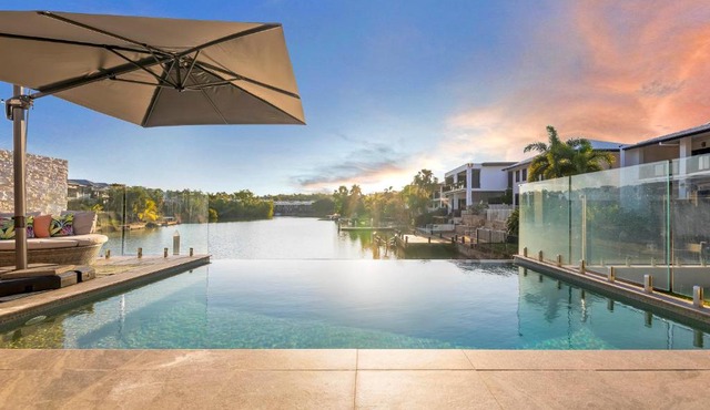 'Infinity's Edge' Darwin Luxury Waterfront Oasis