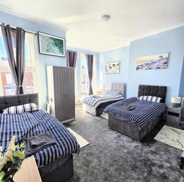 Kings Road Modern Home - 7 Beds - Ideal for Workers