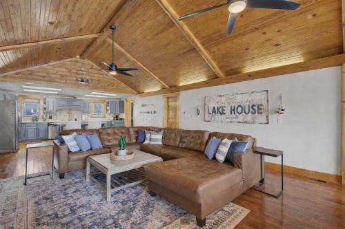 LAKE Views-Dock-FISH-Jacuzzi-Boat Rental service