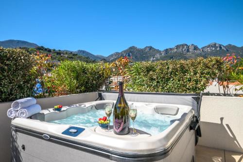 Le Coq Elysium - Exceptional 220 sqm Penthouse - Private Terrace & Jacuzzi - AC - 3 Parking Spaces