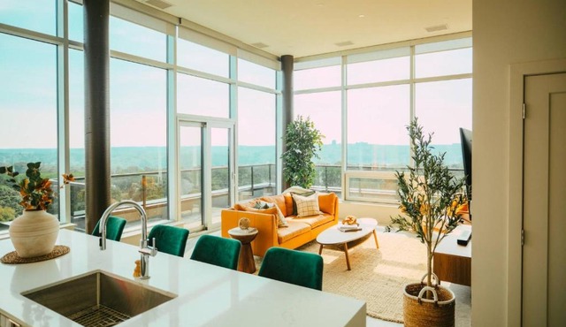 Luxury 2BR Penthouse Apt In Central Halifax