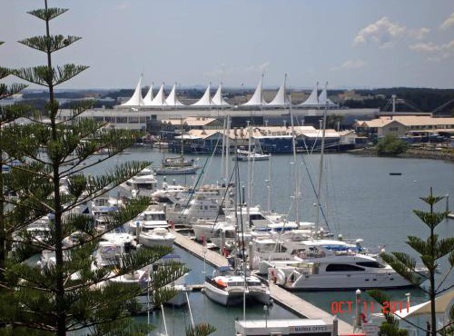 Main Beach Waterfront Apartment