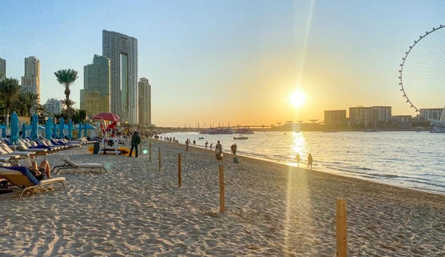 Modern 1BR Apartment Steps from Beach and Dubai Nightlife