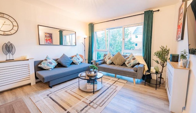 Modern & Central 2 Bedroom Apartment Free Parking