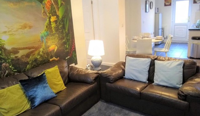 Modern comfy 2-Bedroom flat in St Helens