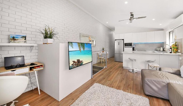 Modern & Convenient Apartment