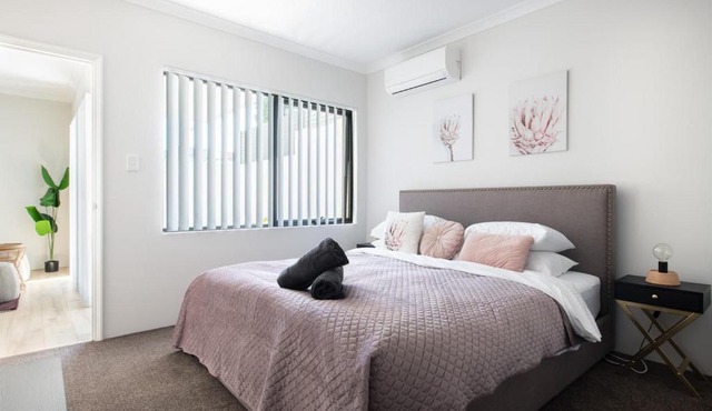 Modern Cozy spacious 3 bdrm 2bath,FREO,Parking,AC