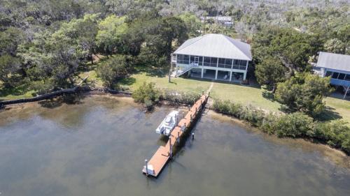 Ozello Oasis Waterfront with dock sleeps 8 dog ok