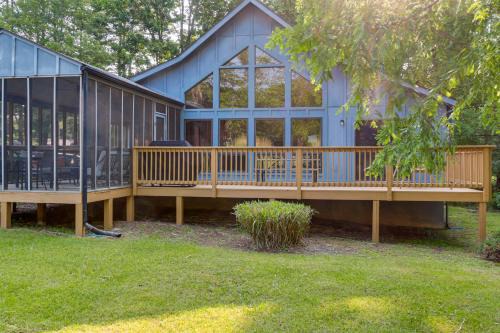 Pool Access: Peaceful Cabin in The Woods Resort!