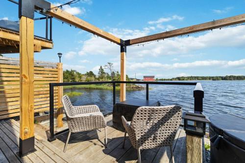 Private Oceanfront Suite Hot Tub & Fireplace