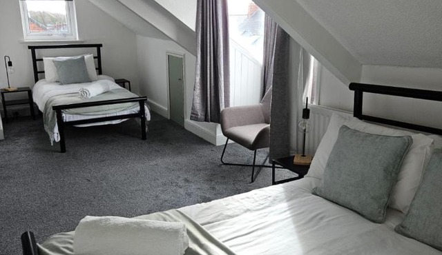 Rectory5 - 5 bedroom 7 beds Parking Perfect for Contractors