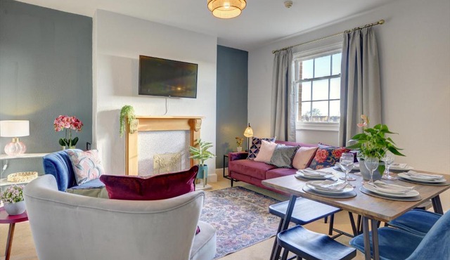 Regency Nest by Spa Town Property - Stylish 3 Bedroom Apartment on 2 Floors, Central Leamington Spa