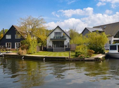 Rendezvous - stunning corner plot on the main river in Wroxham