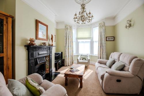 Seaside Townhouse with Parking near Viking Bay