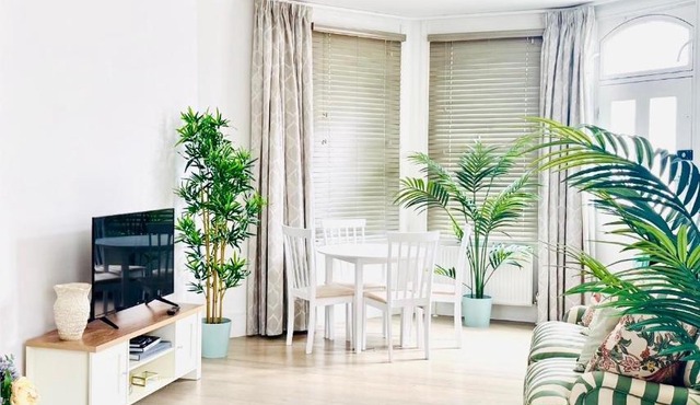 Sleeps 4, Close to Windsor Castle, Eton, Legoland & Ascot