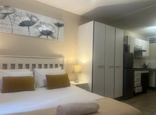 Smart and Cozy Studio with Netflix and Showmax