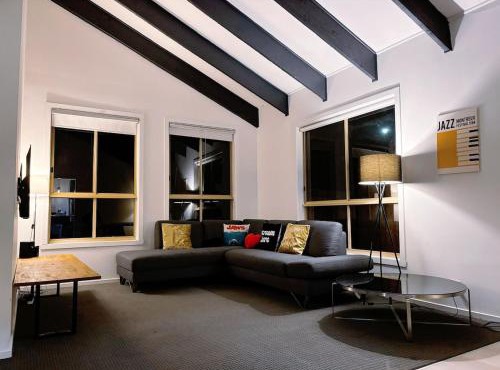 Spacious 3-Bed Home in Werribee!