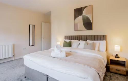 Spacious 3 Bed in Letchworth by ARP HOMES, Ideal for contractors and Long Term Stays, Sleeps 6
